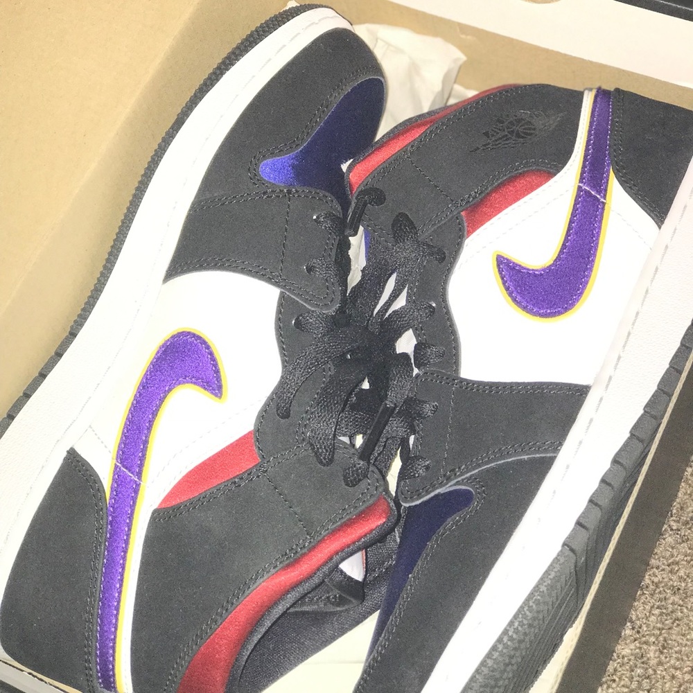 Mid Jordan 1s
